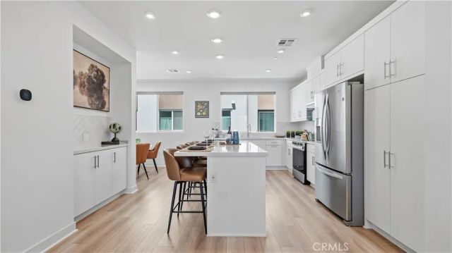 633 S Lyon St, Santa Ana, CA 92705