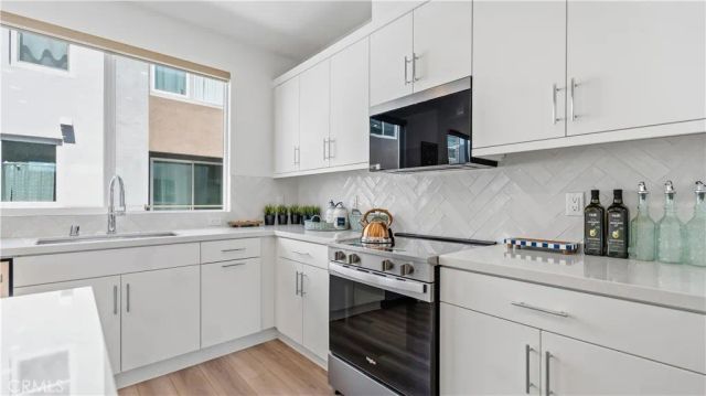 633 S Lyon St, Santa Ana, CA 92705