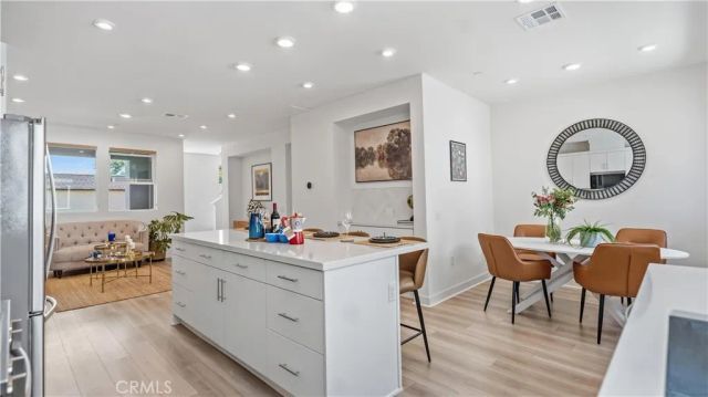 633 S Lyon St, Santa Ana, CA 92705