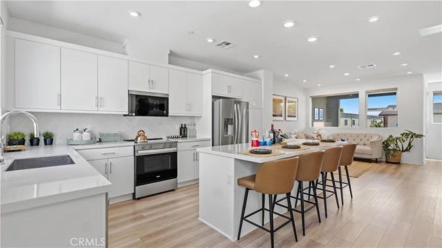 633 S Lyon St, Santa Ana, CA 92705