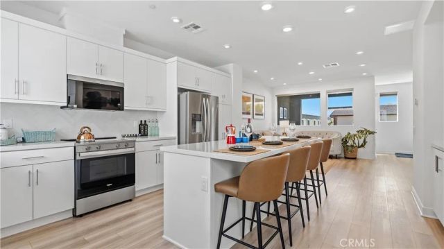 633 S Lyon St, Santa Ana, CA 92705