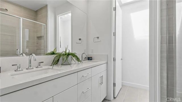 633 S Lyon St, Santa Ana, CA 92705