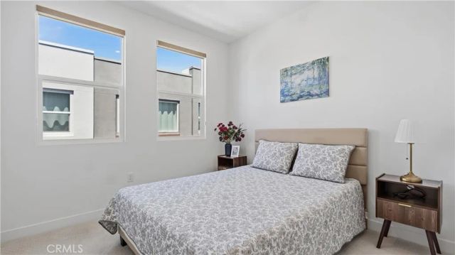 633 S Lyon St, Santa Ana, CA 92705