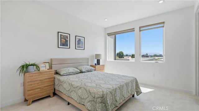 633 S Lyon St, Santa Ana, CA 92705