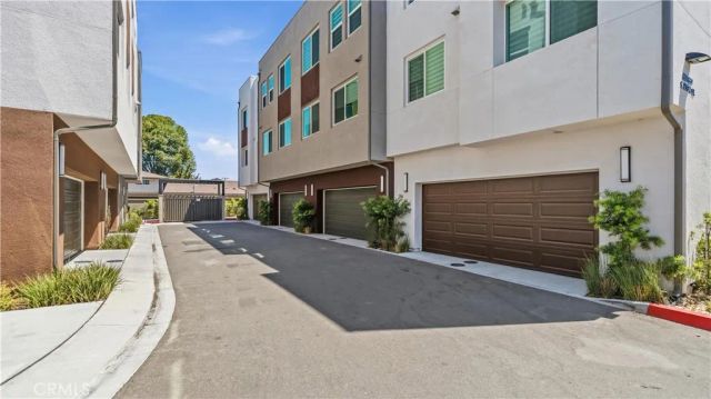 633 S Lyon St, Santa Ana, CA 92705