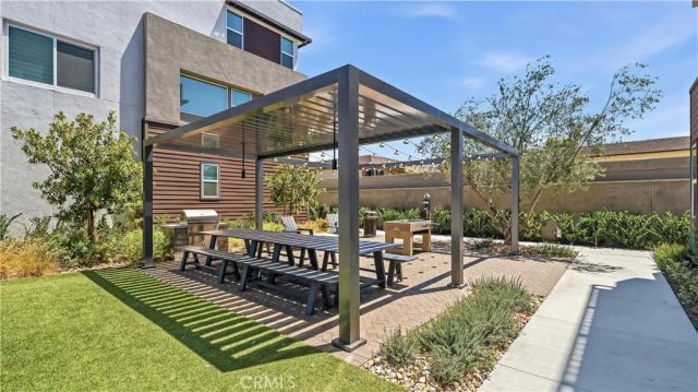 633 S Lyon St, Santa Ana, CA 92705