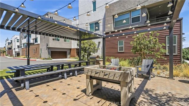 633 S Lyon St, Santa Ana, CA 92705