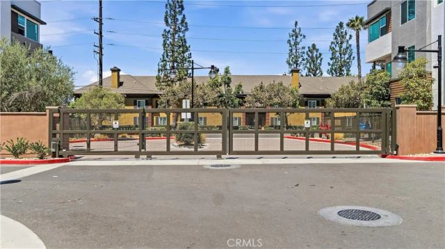 633 S Lyon St, Santa Ana, CA 92705