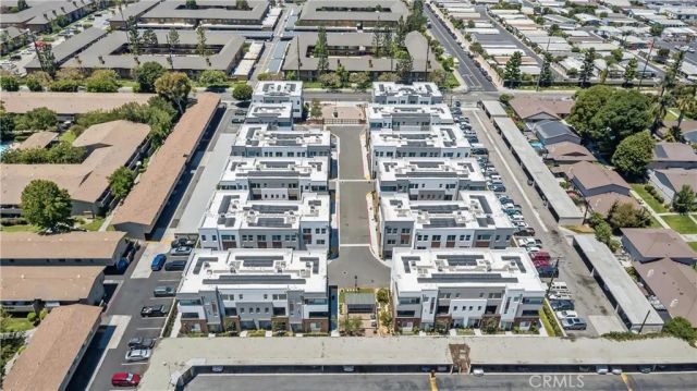 633 S Lyon St, Santa Ana, CA 92705