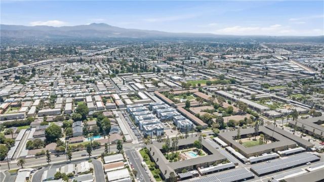 633 S Lyon St, Santa Ana, CA 92705
