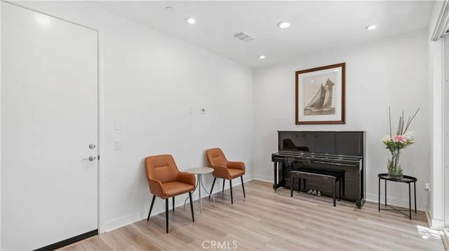 633 S Lyon St, Santa Ana, CA 92705