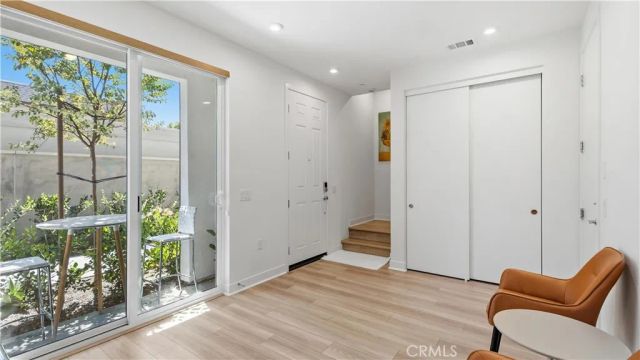 633 S Lyon St, Santa Ana, CA 92705