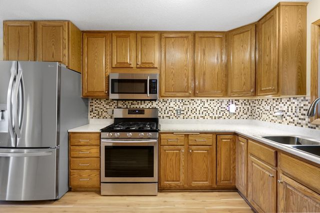 1001 Forest Glen Court, Burnsville, MN 55337