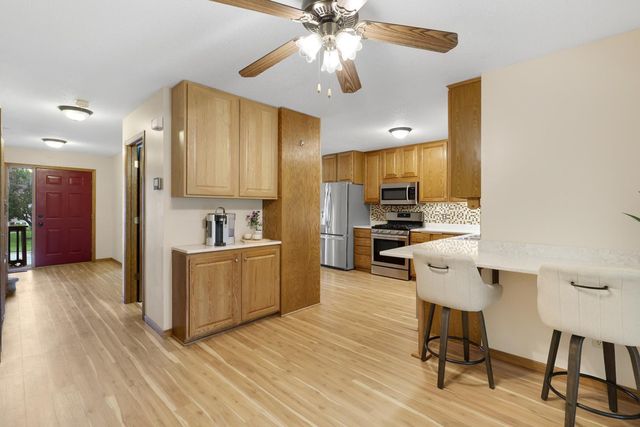 1001 Forest Glen Court, Burnsville, MN 55337