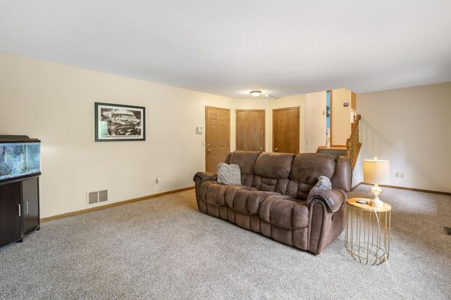 1001 Forest Glen Court, Burnsville, MN 55337