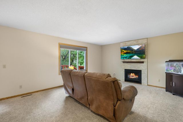 1001 Forest Glen Court, Burnsville, MN 55337