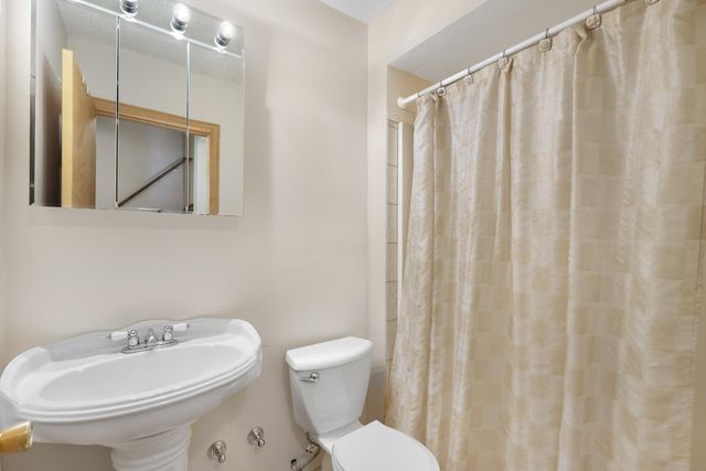 1001 Forest Glen Court, Burnsville, MN 55337