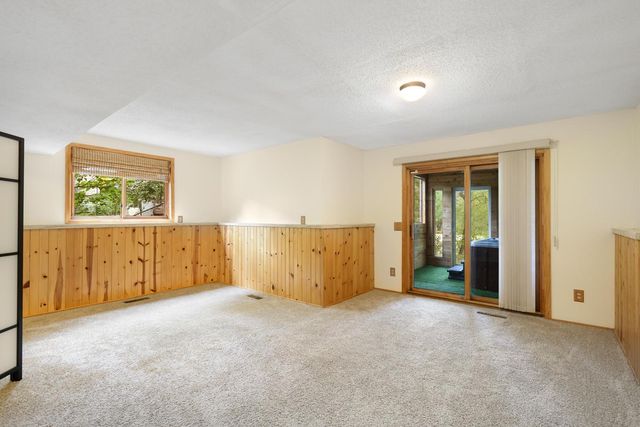 1001 Forest Glen Court, Burnsville, MN 55337