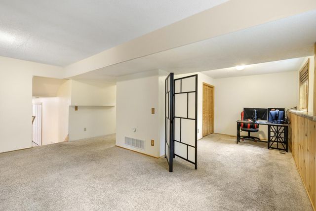 1001 Forest Glen Court, Burnsville, MN 55337