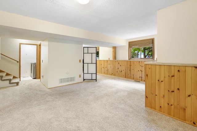 1001 Forest Glen Court, Burnsville, MN 55337