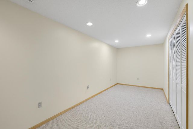 1001 Forest Glen Court, Burnsville, MN 55337