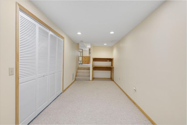 1001 Forest Glen Court, Burnsville, MN 55337