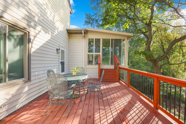 1001 Forest Glen Court, Burnsville, MN 55337