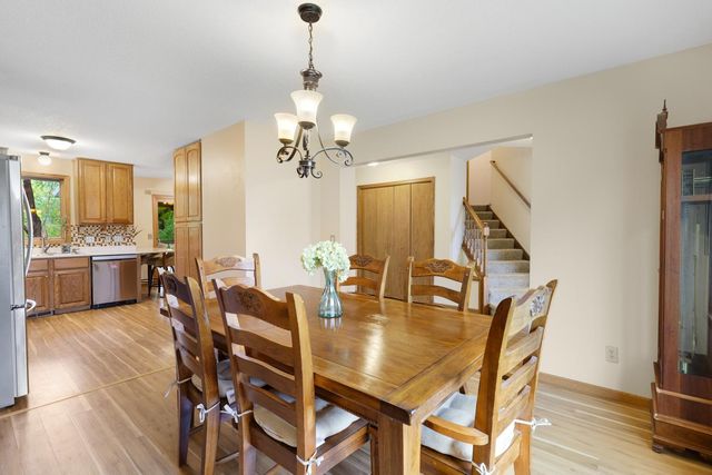 1001 Forest Glen Court, Burnsville, MN 55337