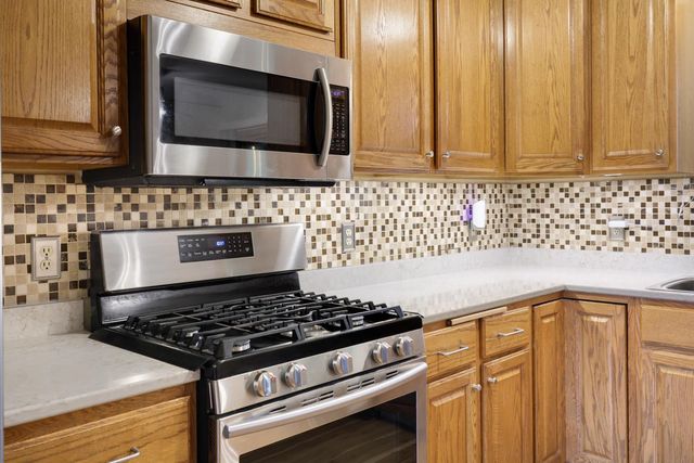 1001 Forest Glen Court, Burnsville, MN 55337