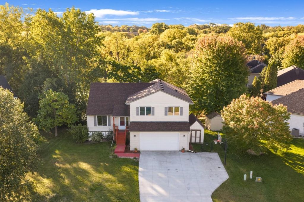 1001 Forest Glen Court, Burnsville, MN 55337