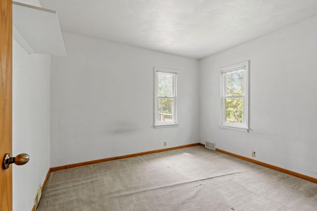 2445 16th Avenue E, North Saint Paul, MN 55109
