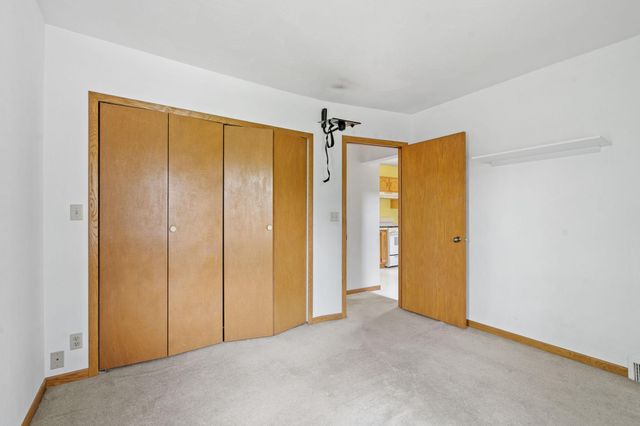 2445 16th Avenue E, North Saint Paul, MN 55109