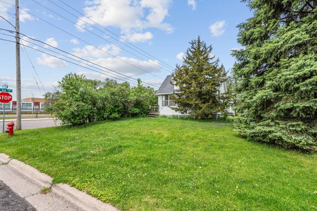 2445 16th Avenue E, North Saint Paul, MN 55109