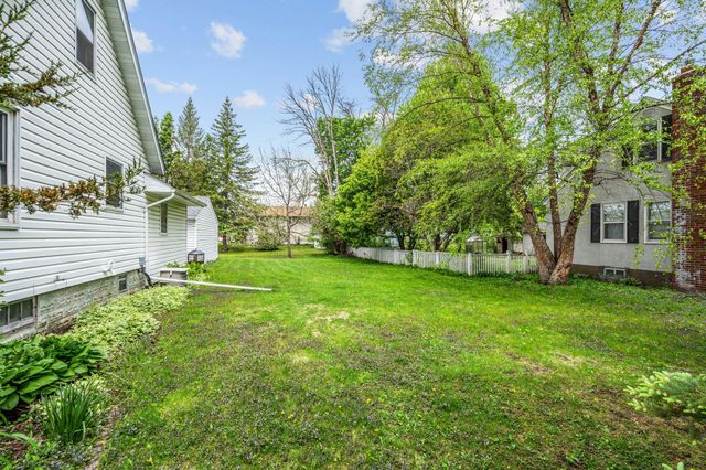 2445 16th Avenue E, North Saint Paul, MN 55109
