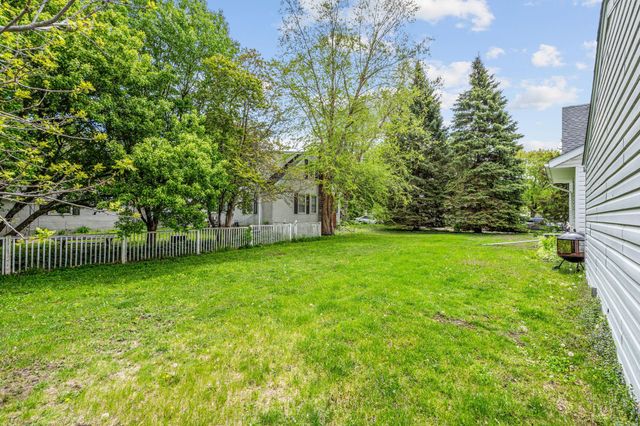 2445 16th Avenue E, North Saint Paul, MN 55109