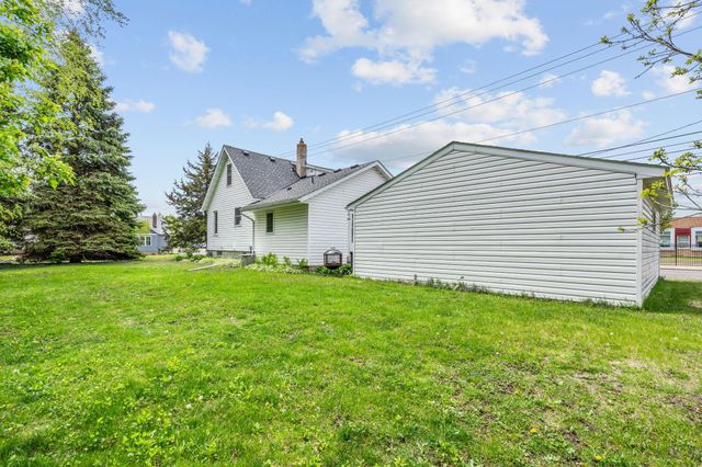 2445 16th Avenue E, North Saint Paul, MN 55109