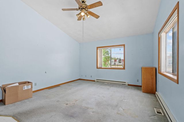 2445 16th Avenue E, North Saint Paul, MN 55109