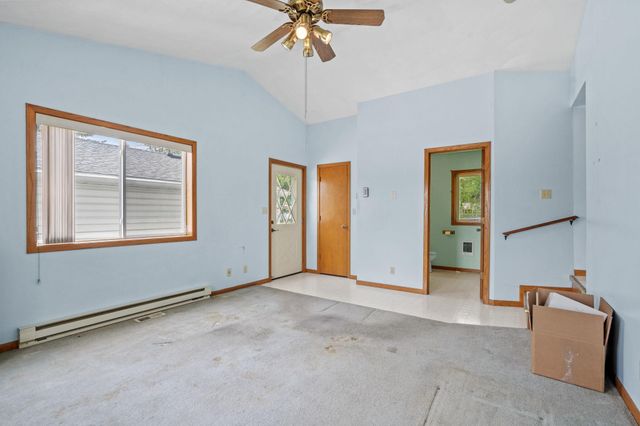 2445 16th Avenue E, North Saint Paul, MN 55109
