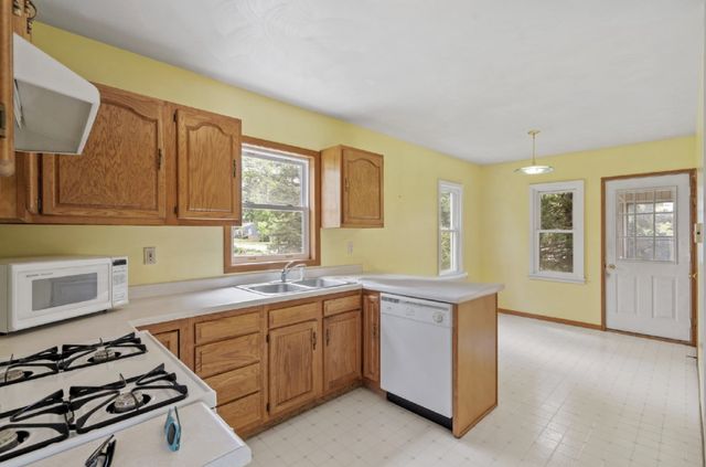 2445 16th Avenue E, North Saint Paul, MN 55109