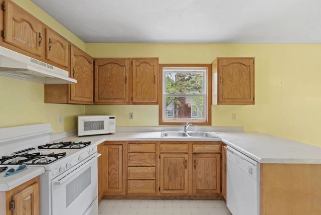 2445 16th Avenue E, North Saint Paul, MN 55109