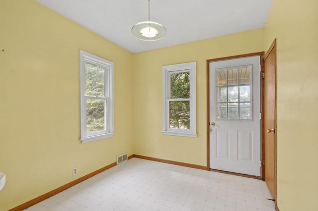 2445 16th Avenue E, North Saint Paul, MN 55109