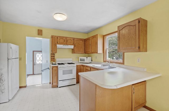 2445 16th Avenue E, North Saint Paul, MN 55109