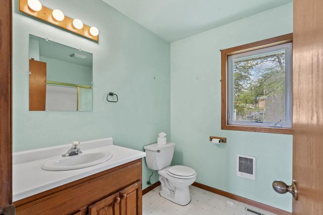 2445 16th Avenue E, North Saint Paul, MN 55109