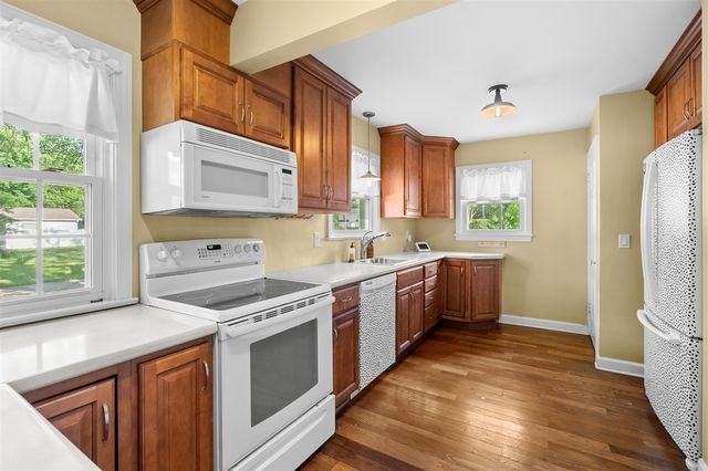 1307 Lakeway Avenue, Kalamazoo, MI 49001