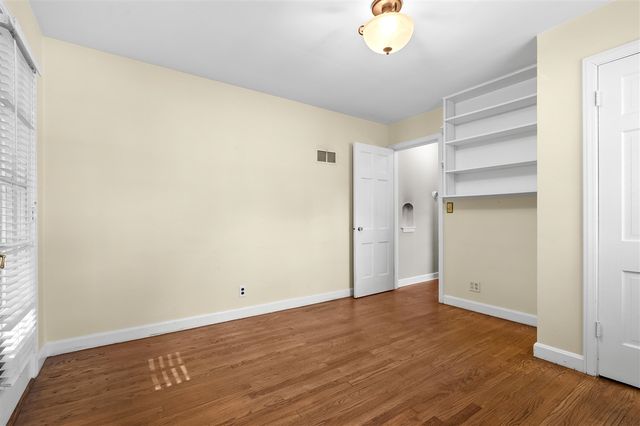 1307 Lakeway Avenue, Kalamazoo, MI 49001
