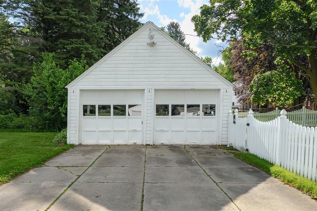 1307 Lakeway Avenue, Kalamazoo, MI 49001