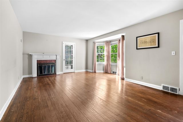 1307 Lakeway Avenue, Kalamazoo, MI 49001