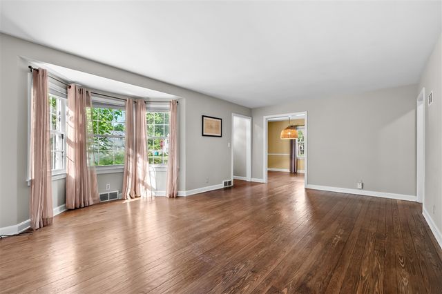 1307 Lakeway Avenue, Kalamazoo, MI 49001