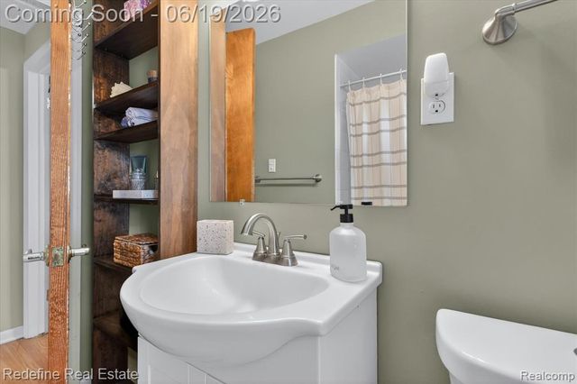 2432 Dallas Avenue, Royal Oak, MI 48067