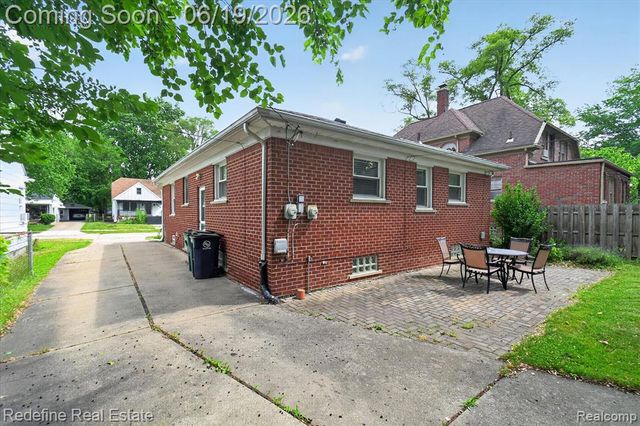 2432 Dallas Avenue, Royal Oak, MI 48067